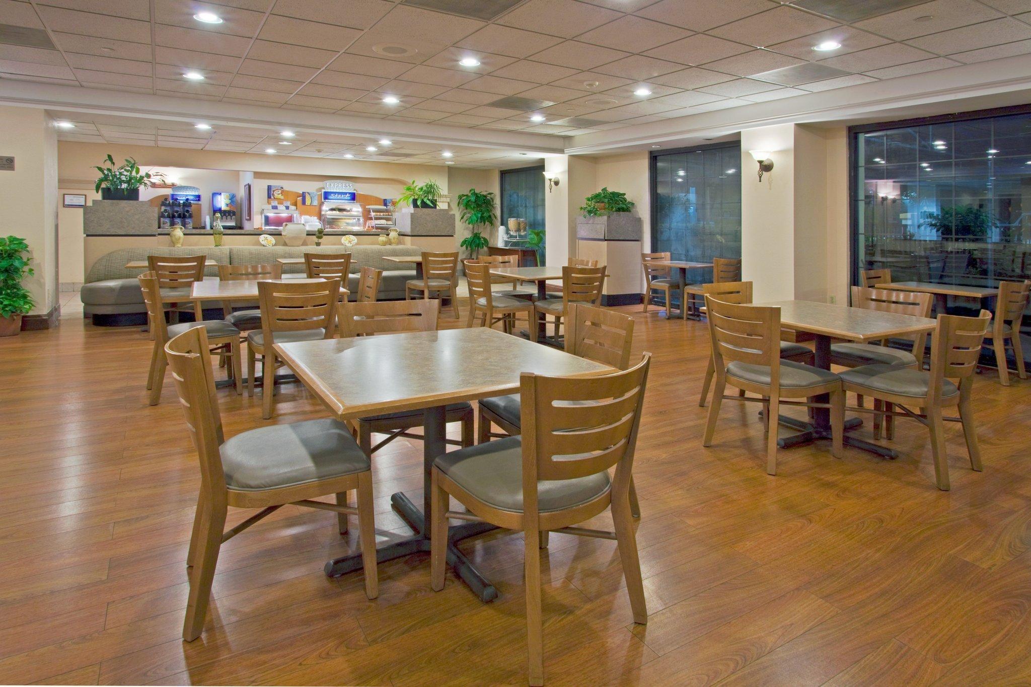 Holiday Inn Express Hotel & Suites Miami - Hialeah By Ihg Exterior photo